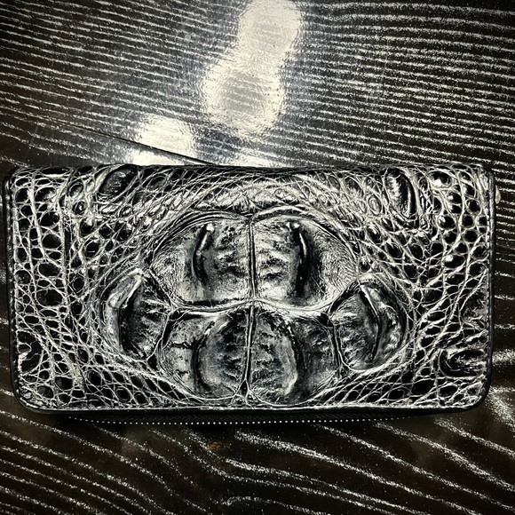 New genuine crocodile clutch wallet.  One of a kind - Picture 1 of 4
